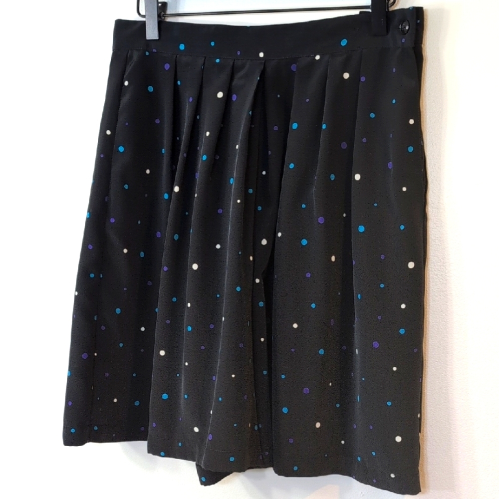 Vintage high waist, pleated, silky poly polka shorts. Sz. 8. S&K & Co